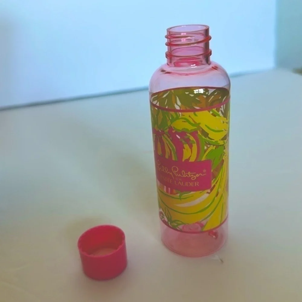 Lilly Pulitzer x ESTEE LAUDER Cosmetic Case w/ travel bottles NWOT